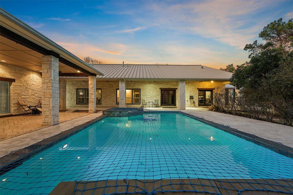 Pool House/Guest Casita with full bath