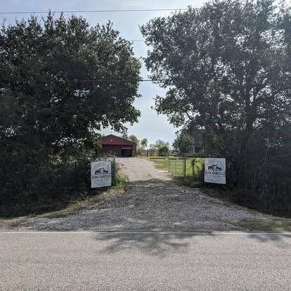 Seller picture of shop entry drive