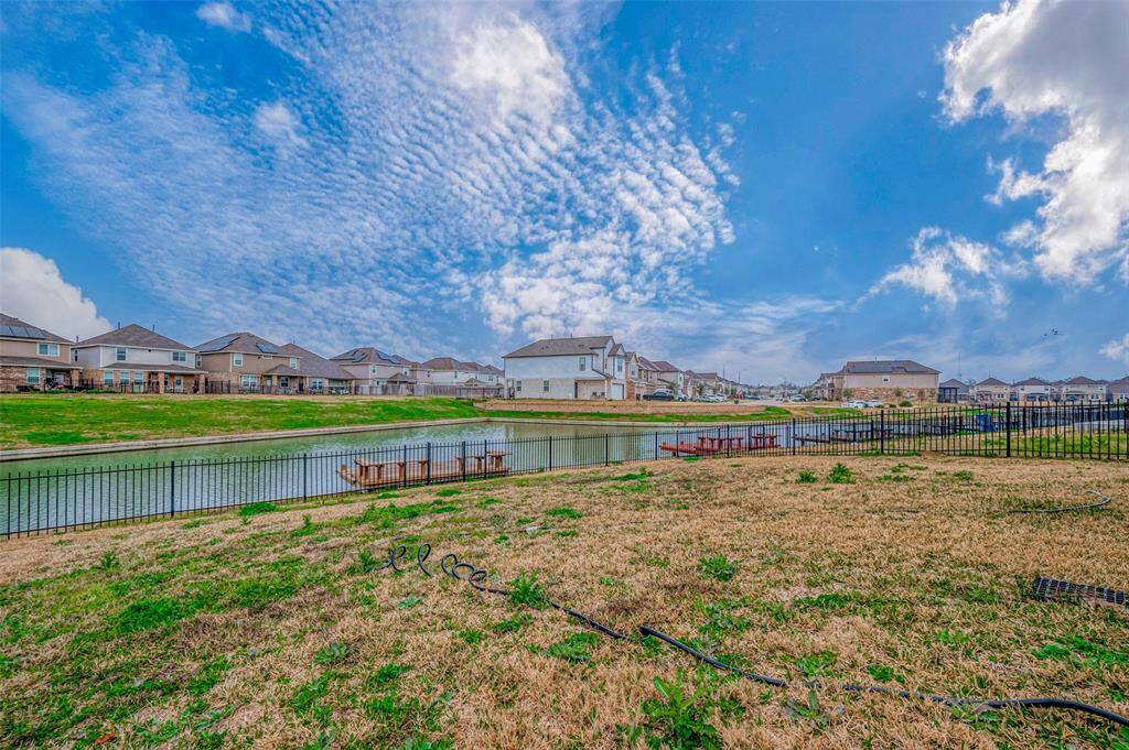 Nice size backyard, perfect for the kiddos!