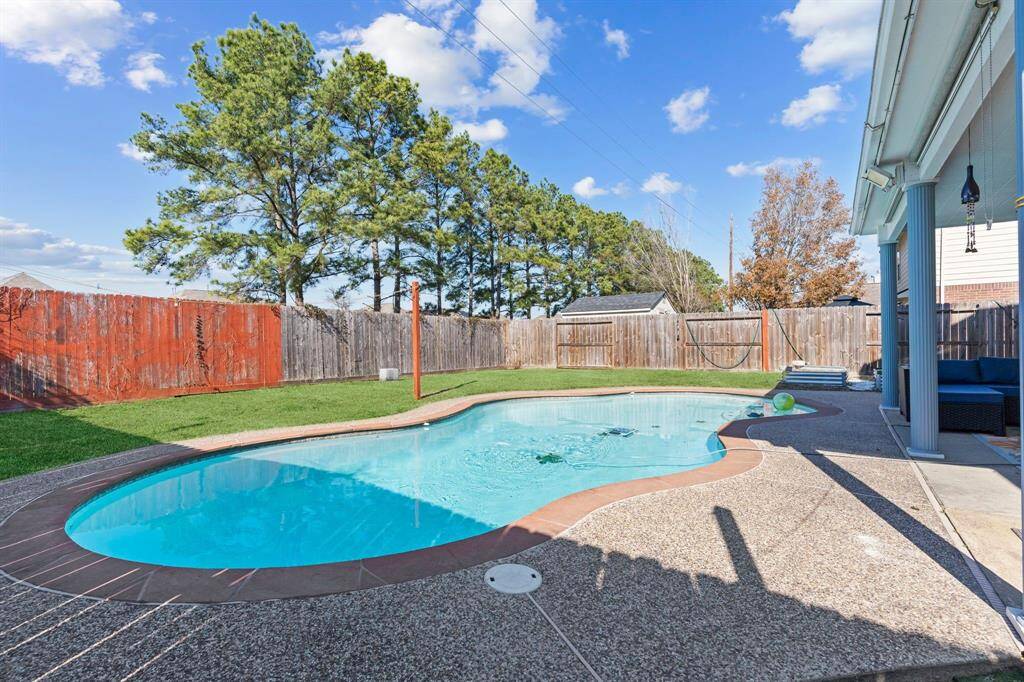 New pool pump system installed in 2020 and fresh pool plaster completed in 2022!