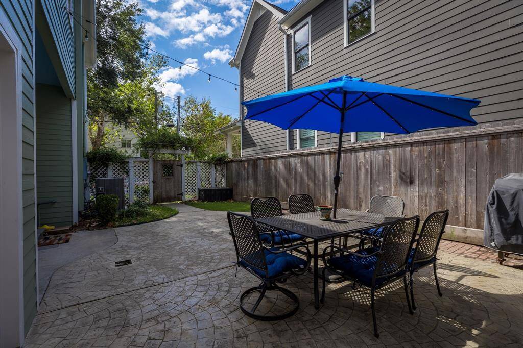 Private side yard with plenty of room to add on to extra rooms or a pool.  This home is not historically restricted so you may add on as you please.