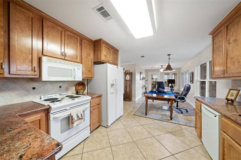 The kitchen offers beautiful granite counter topes and lots of storage space!