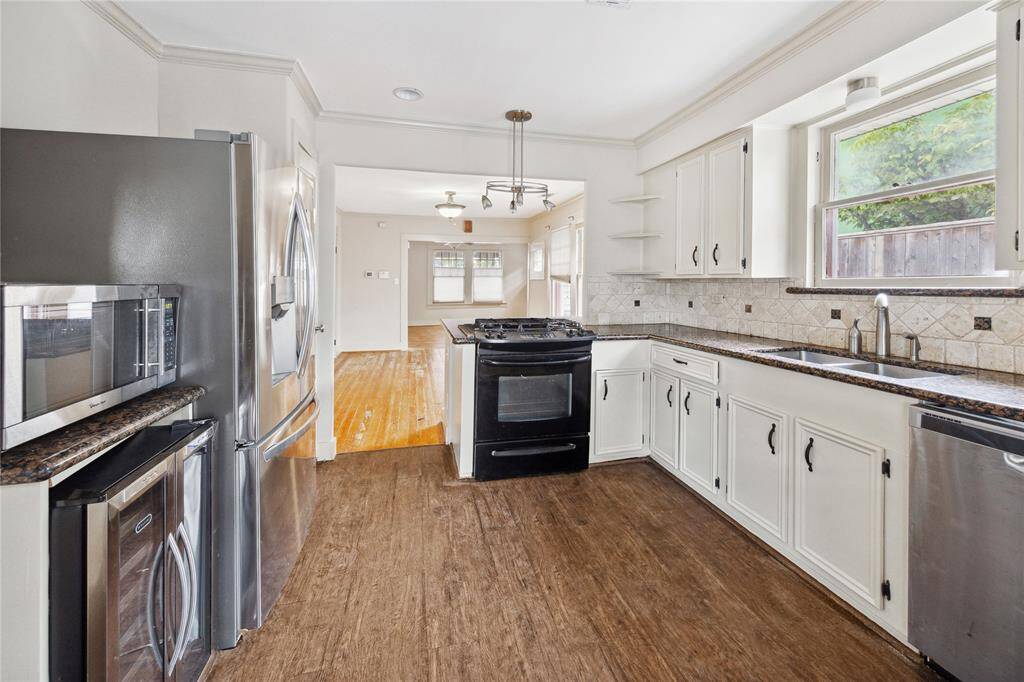 Kitchen is comprised of a breakfast bar, granite counter tops and gas stove. Picture window over sink.