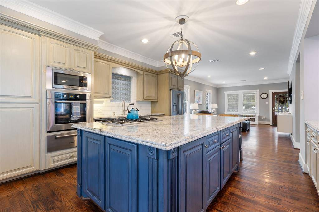 Bosch appliances oven with warming draw.  Kitchen opens to family room that leads to another side porch with swing off Rural Street.