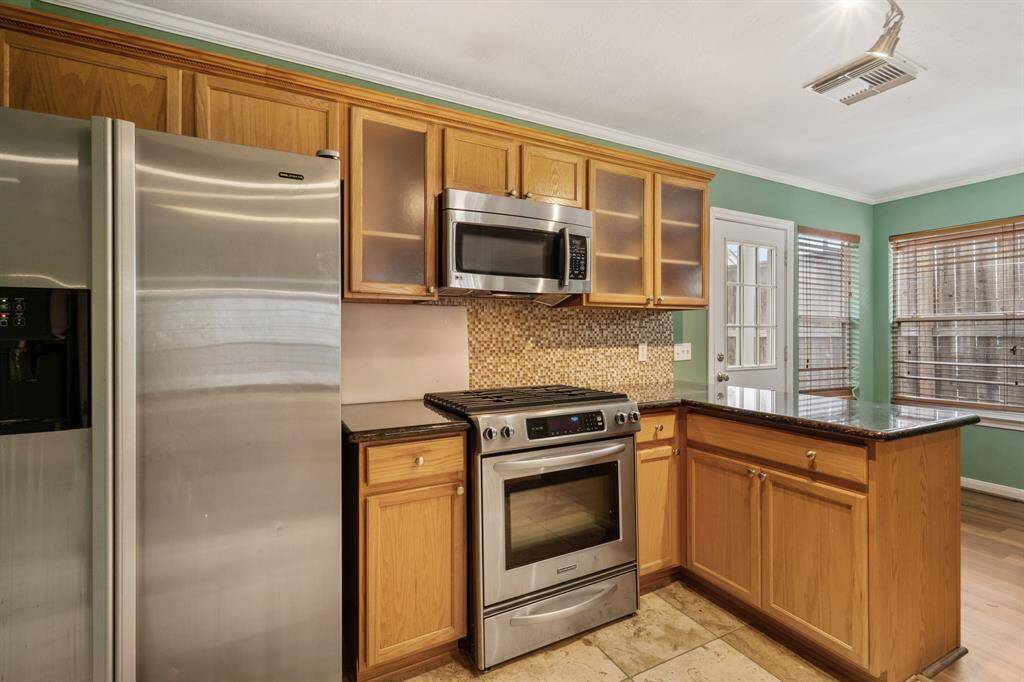 This fantastic kitchen and dining space creates an incredible open layout that make it easy to converse with others while whipping up a meal in the process.