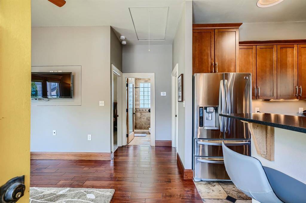 Inside this bright, well-appointed dwelling, tall ceilings rise above hardwood floors and oversized multipane windows.