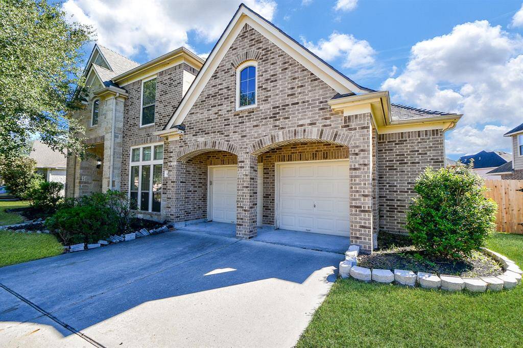 Welcome to the lovely 14210 Mopan Springs Ln!