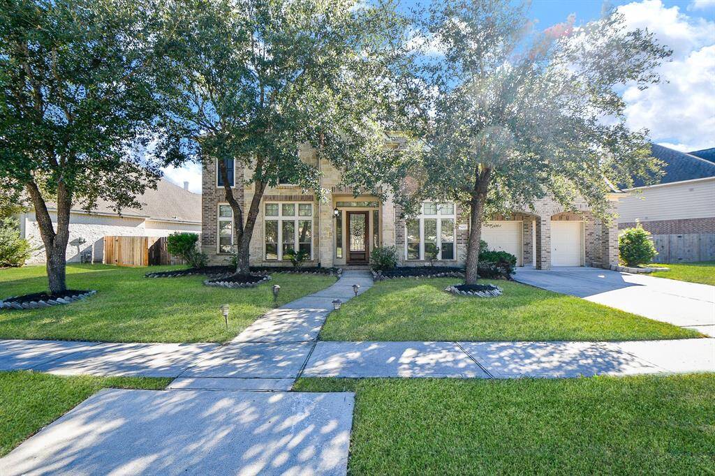Take a look inside this beautiful 5 bedroom 4.5 bathroom home!