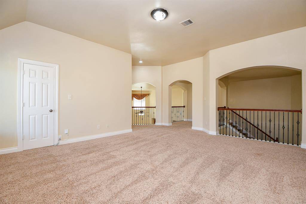 Very large gameroom upstairs!