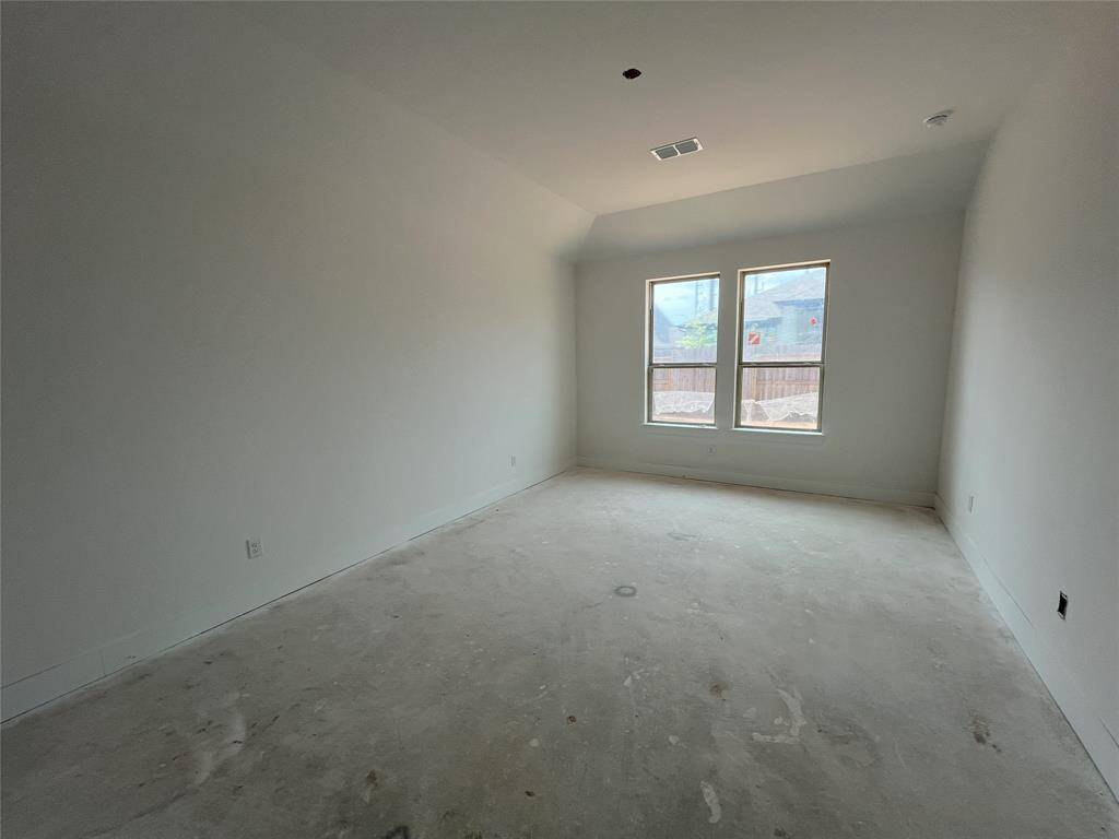 Spacious Primary