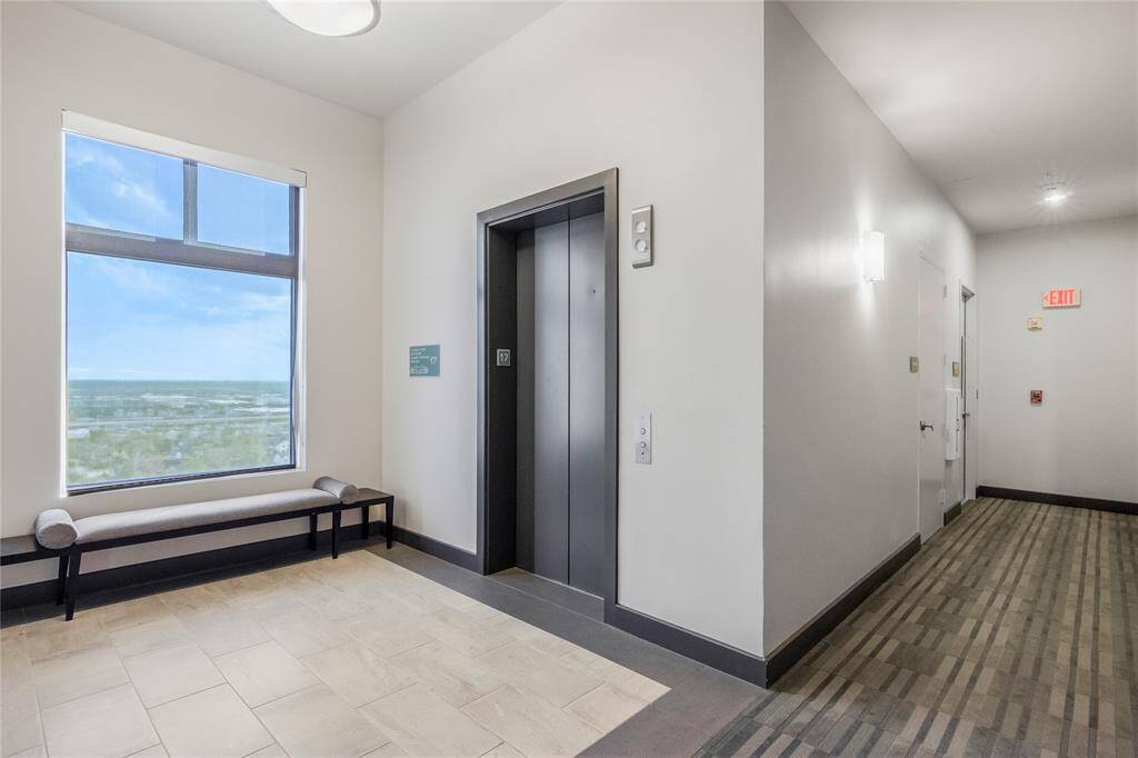 he Mercer - Built in 2003 and located in the Galleria, one of Houston's most accessible neighborhoods & is just minutes away from The Galleria and Uptown Park. Shopping and dining are just minutes away!