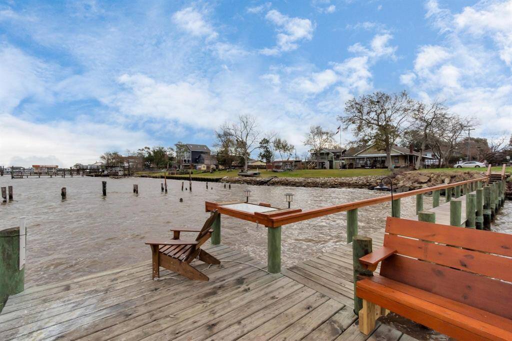 Yours to enjoy afternoons of fishing or just relaxing and reading a book
