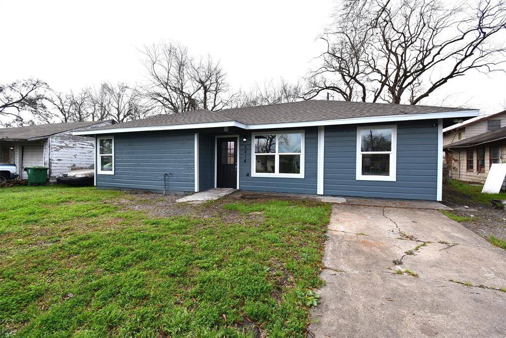 Pretty curb appeal! New roof, new windows!