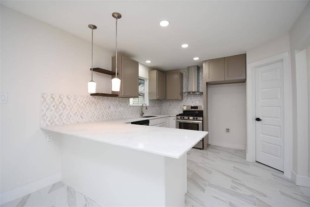 Pretty cabinets!