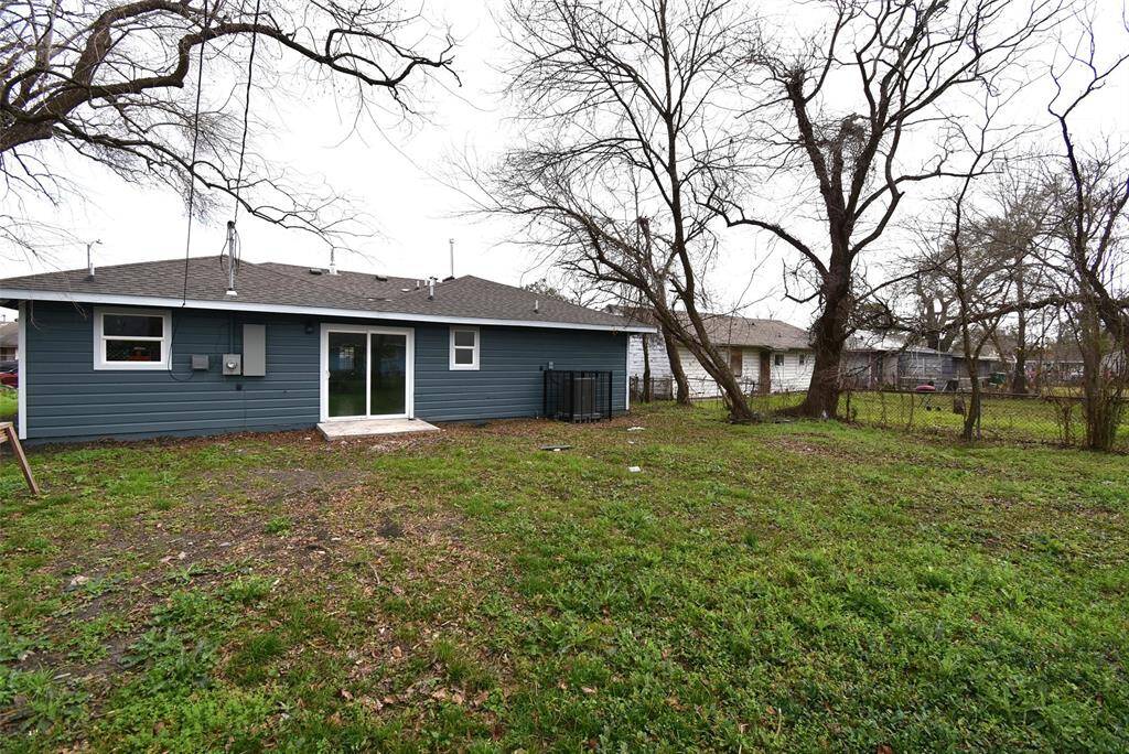 Great size backyard!