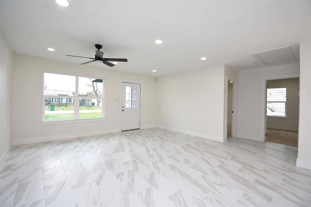 Open floor plan!