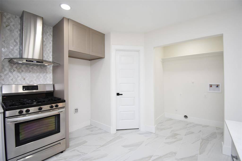 Gorgeous tile floors throughout!