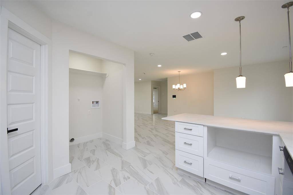 Bight spacious home!