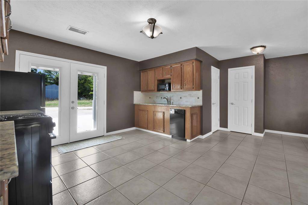 Additional bedroom/bathroom and living space not counted in the listing of main home