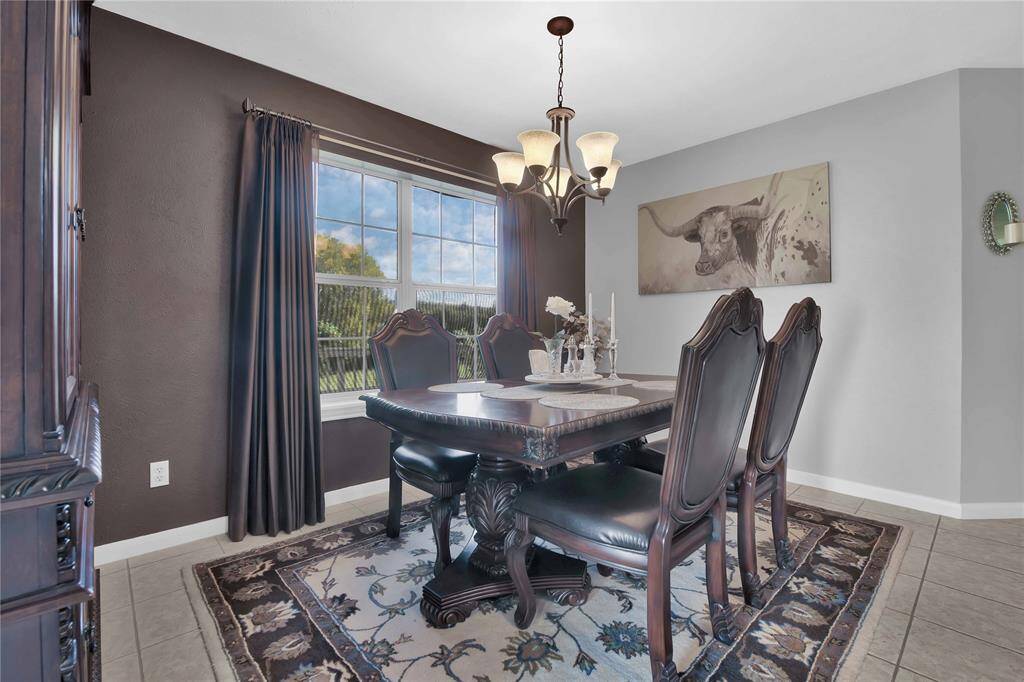 Dining area can accommodate an 8 person table if needed