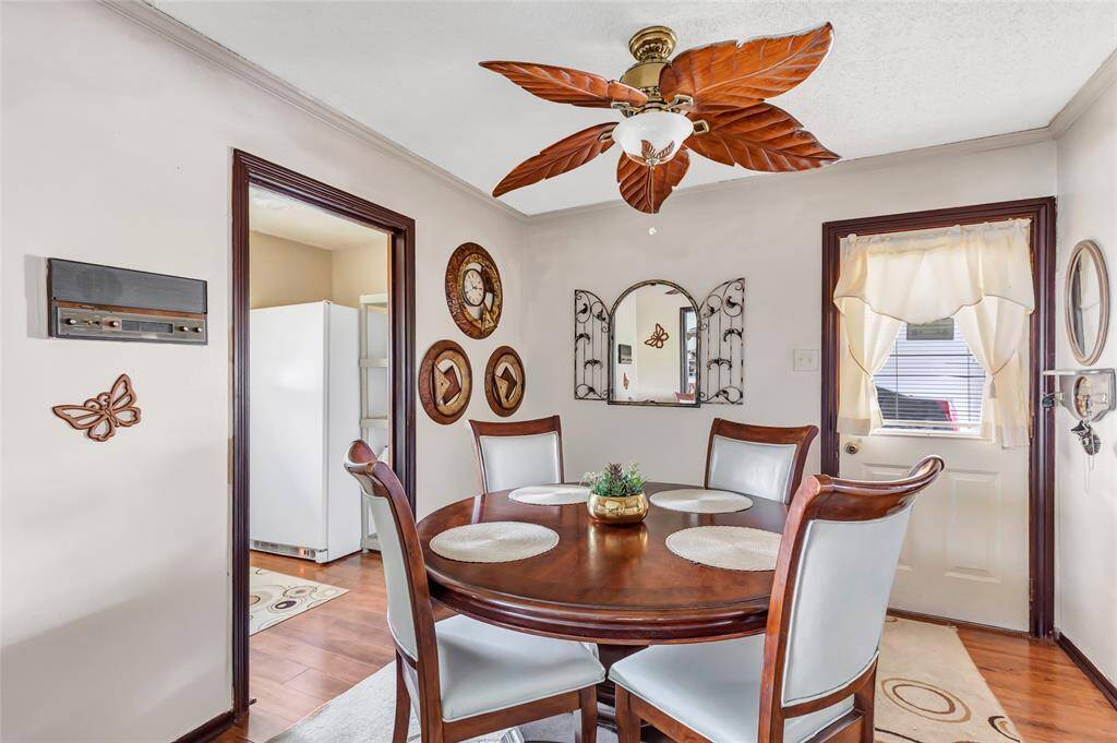 Breakfast area off kitchen...