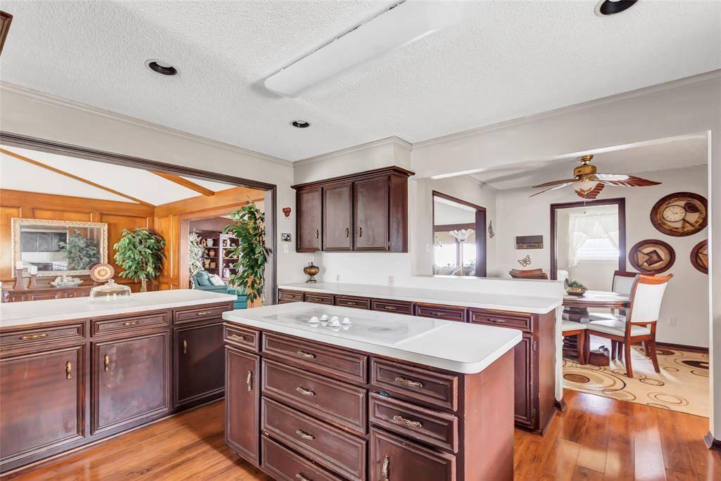 Island has electric cooktop and so much room for food prep...