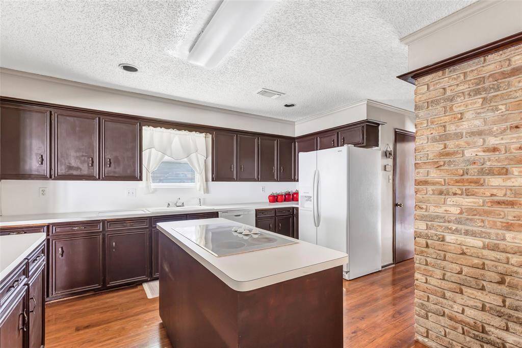 Lots & Lots of nice storage and a walk-in pantry...
