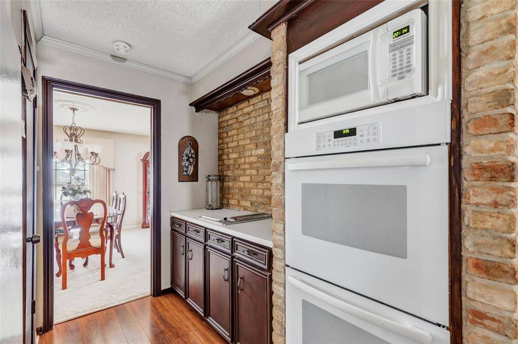 Double ovens are very large for big cooking pans...Ovens were recently installed...