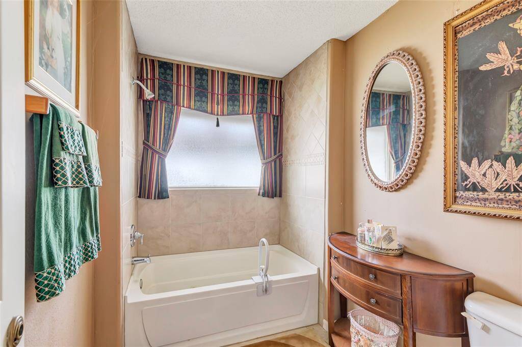 Primary tub/shower combo...