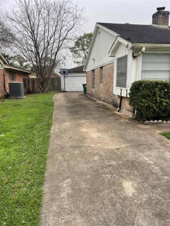 LONG DRIVE WAY