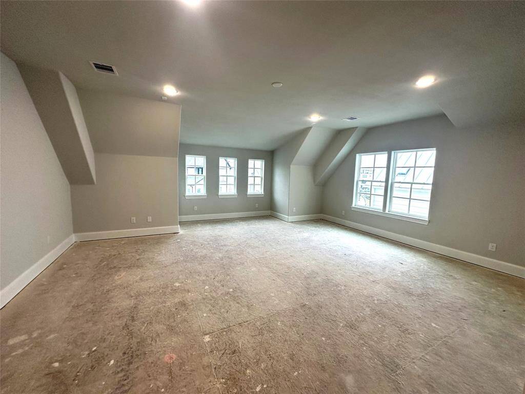 Gigantic 17x22 Game Room/Play Area on 3rd Floor!