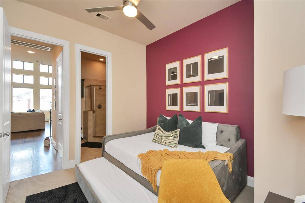 2nd Floor Bedroom with access to te 2nd floor bathroom