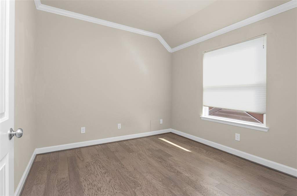 Here we have the dedicated home office.
