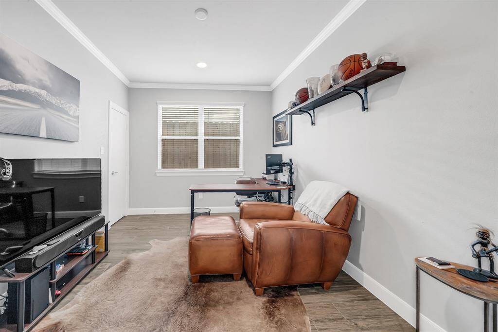 Third bedroom currently set up as office/flex room. Has full size walk in closet.