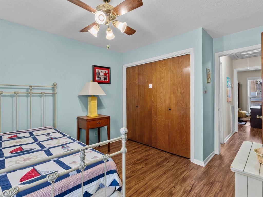 Secondary bedroom
