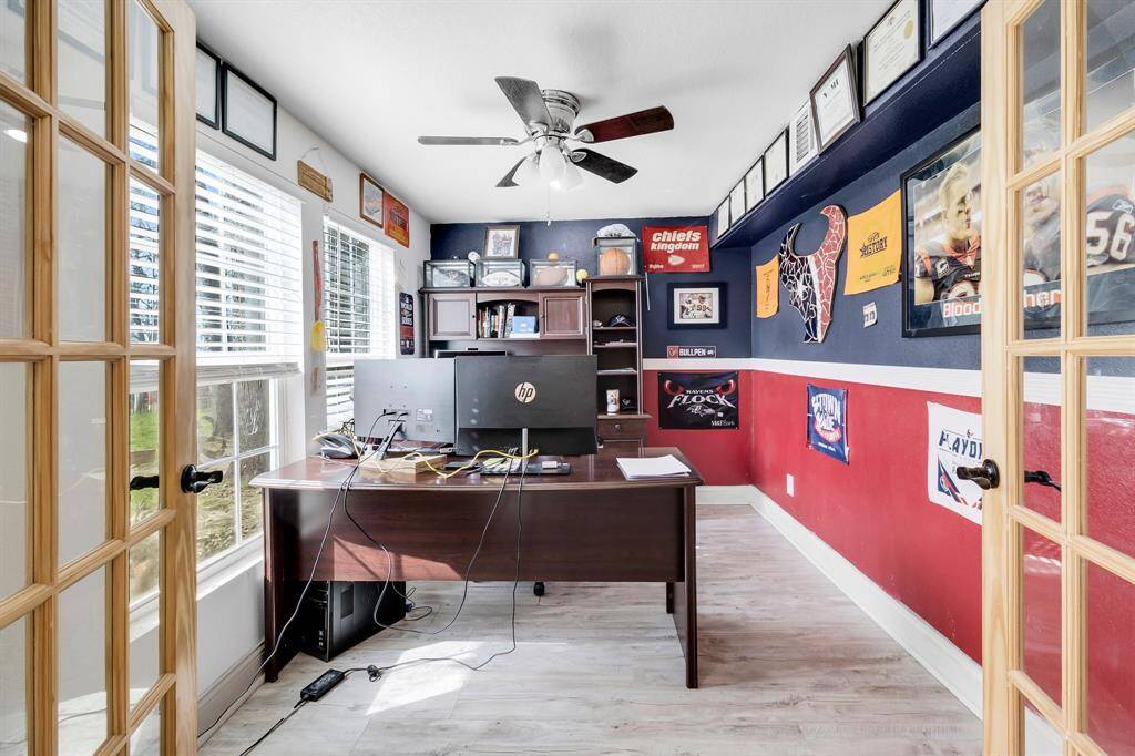 Bright and functional flex space currently set up as an office, ideal for working from home or customizing to your needs.