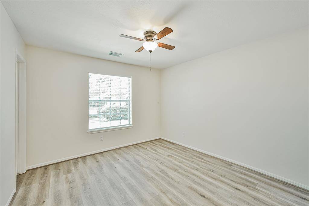 Guest bedroom 2. The whole house was recently professionally painted.