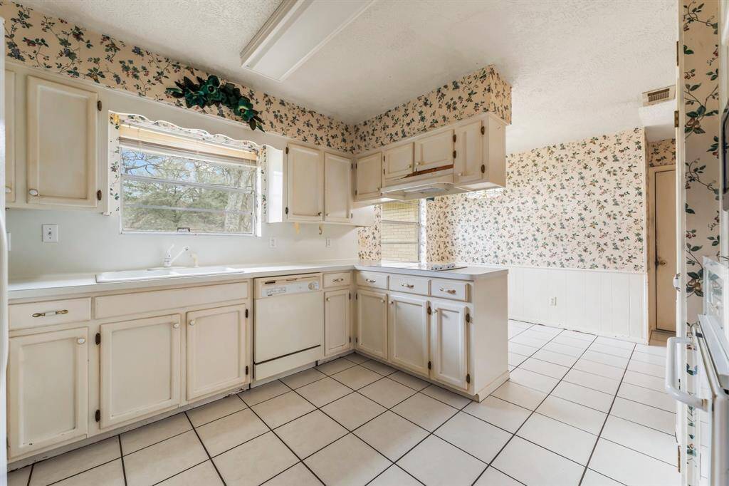This spacious primary bedroom, located at the back of the home, is bathed in natural light and features plush new carpeting, creating a peaceful retreat for relaxation.