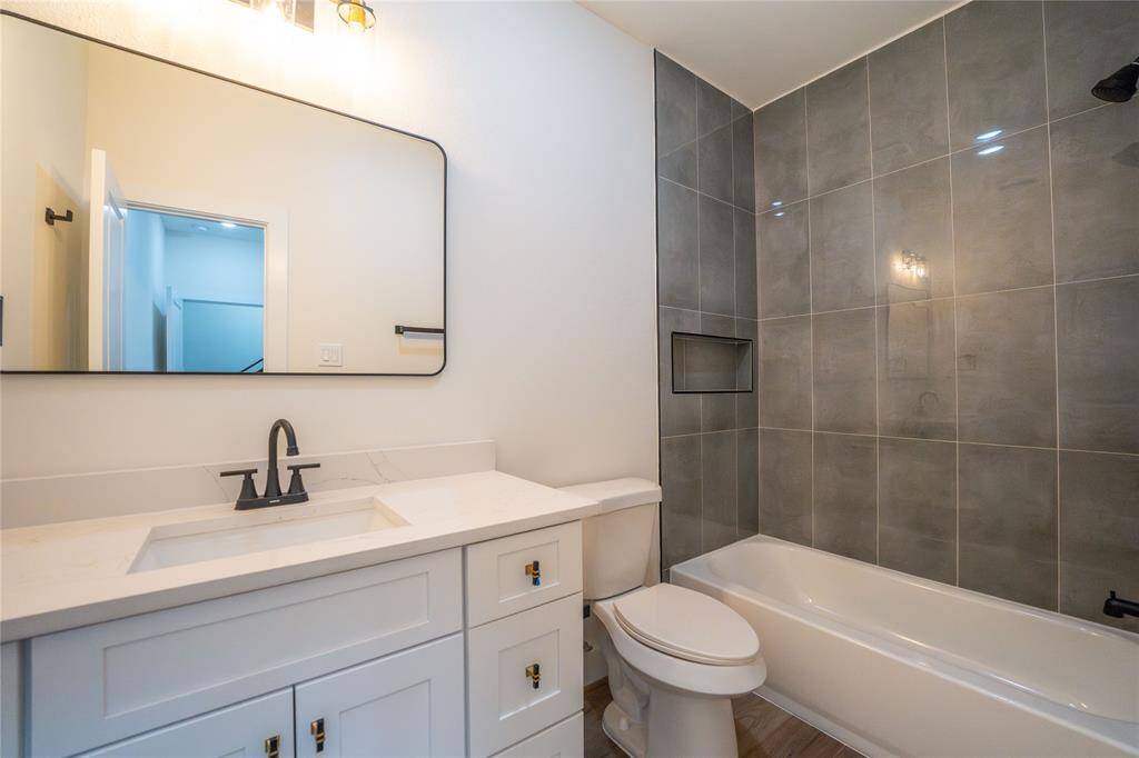 Downstairs full bathroom