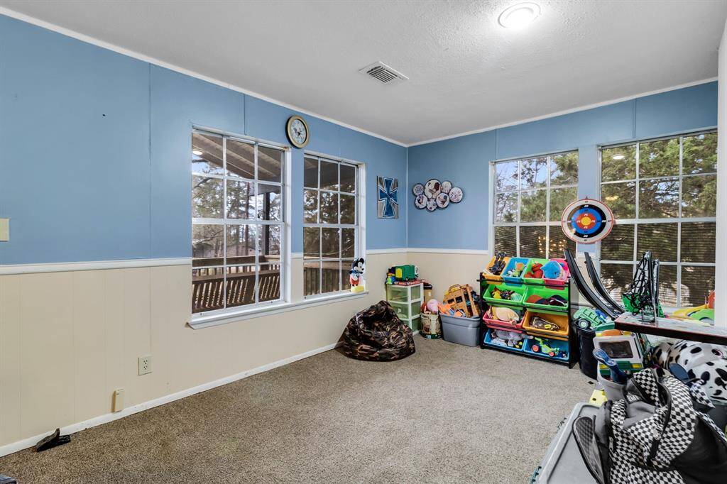Comfortable and versatile with neutral finishes, ideal for a child’s room or home gym.
