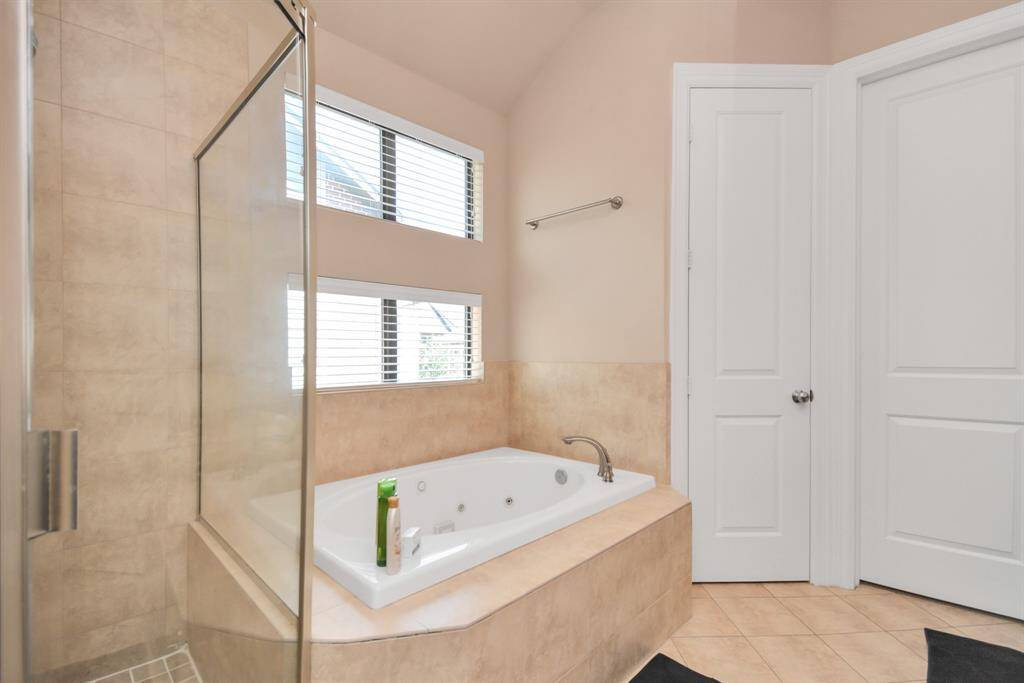 Jetted tub in master bath