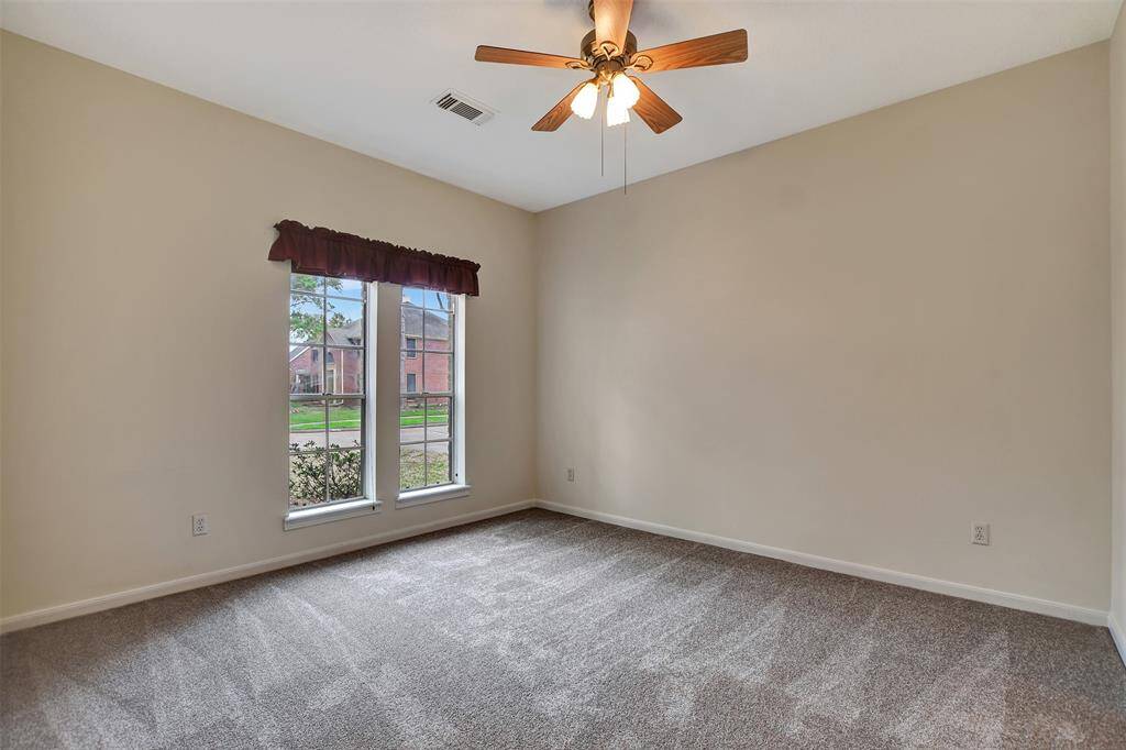 Front bedroom (1 of 4)