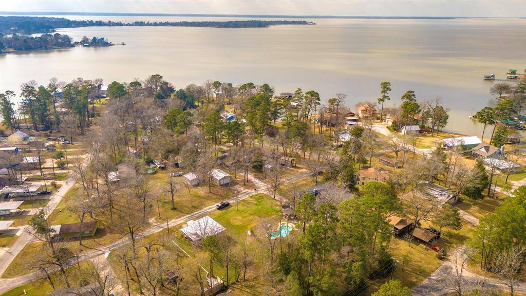 Drone view showcasing the home’s prime location near Lake Livingston, with stunning proximity to the water and easy access to outdoor recreation and scenic surroundings.