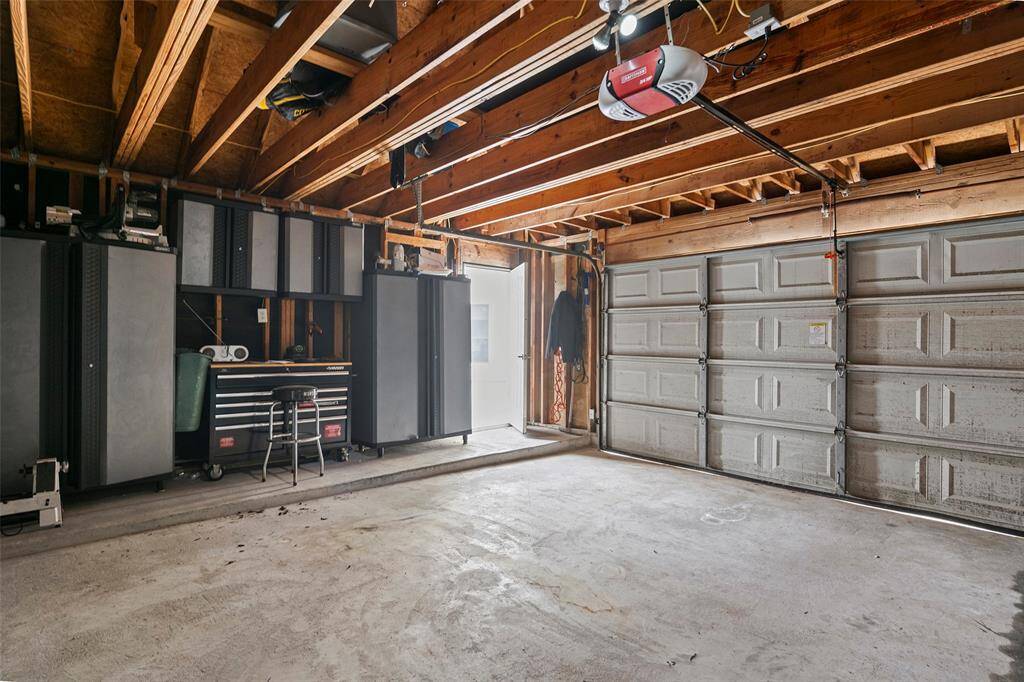 Detached/Attached garage