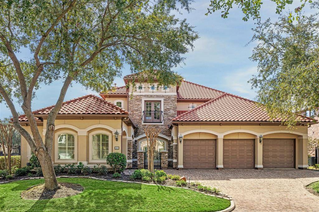 Stunning front facade