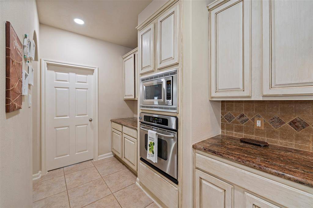 Kitchen entry to formal dining room and laundry room