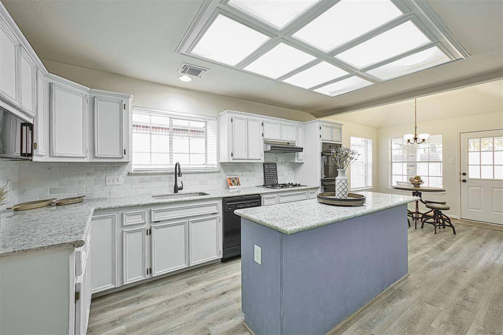 Just next to the kitchen is the breakfast area with a door leading to the backyard. Tons of light will make your morning routine so much brighter.