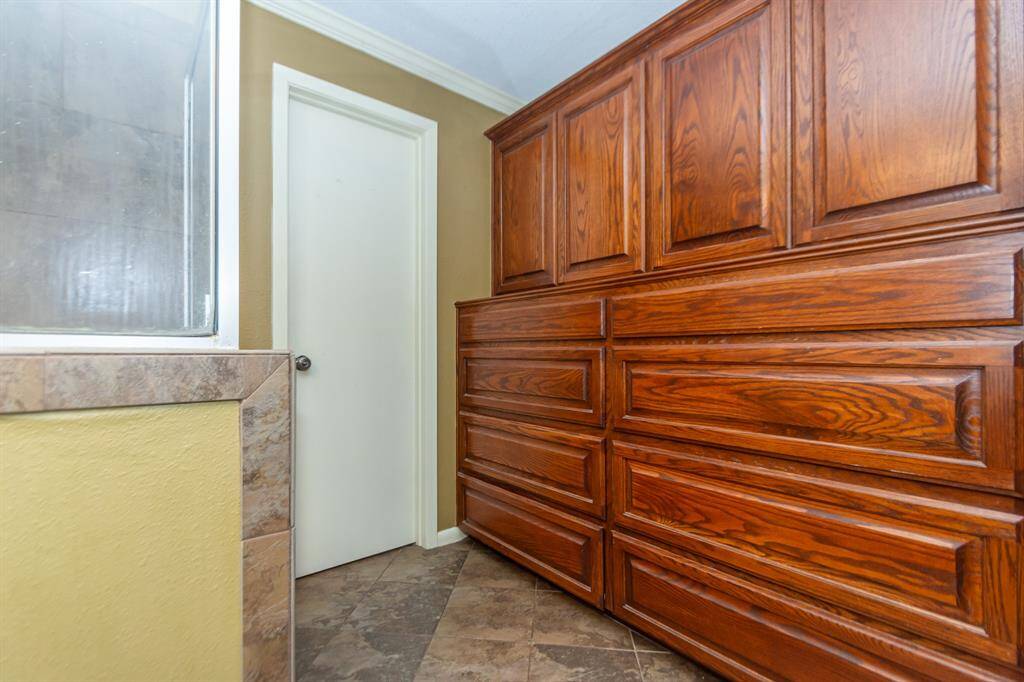 Built-in's Primary Bathroom