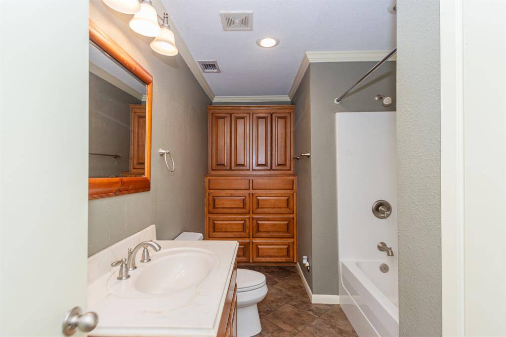 Secondary Full Bathroom