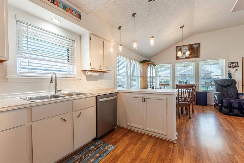 Plenty Of Kitchen Storage